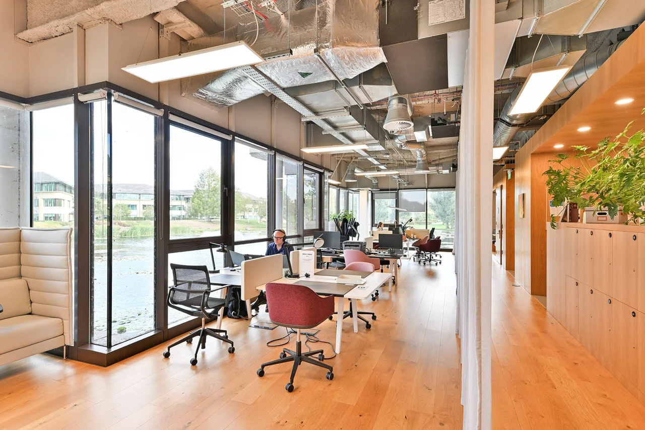 Shared desks beside the windows in Building 1650